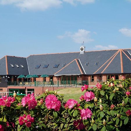 ビュードリー Wharton Park Golf & Country Club Bed & Breakfast エクステリア 写真
