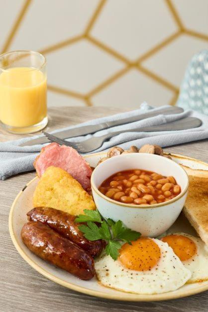 ビュードリー Wharton Park Golf & Country Club Bed & Breakfast エクステリア 写真